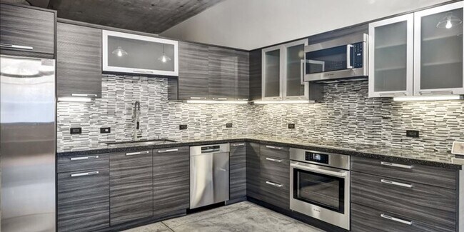Building Photo - Sophisticated & Chic 2-Level Loft in SOMA ...
