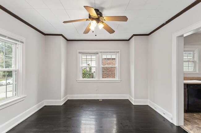 Building Photo - MADISONVILLE - Charming 3+ Bed Cape Cod