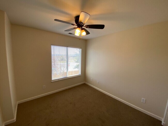 Building Photo - North Valley - 3 Bed 2 Bath - Near Water P...