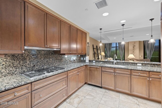 Building Photo - 2211 E Camelback Rd