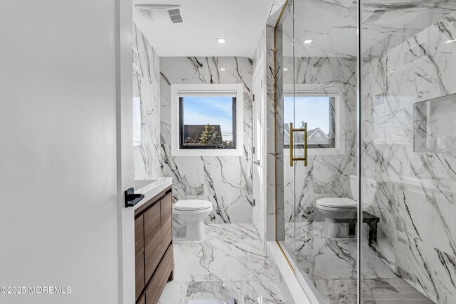 Building Photo - 320 Silver Lagoon Dr