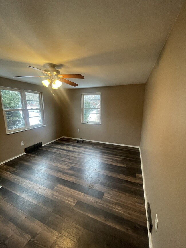 Building Photo - 149 Parkwood Rd