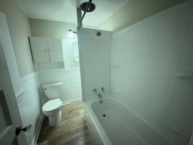Building Photo - 3130 W 33rd St
