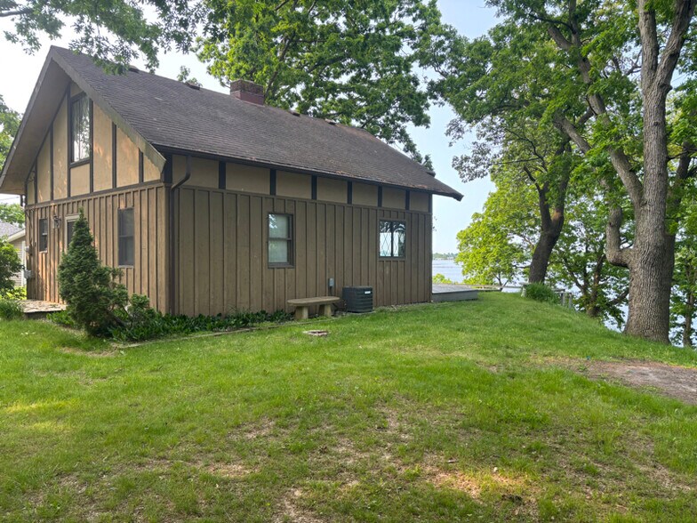 Building Photo - 646 Island