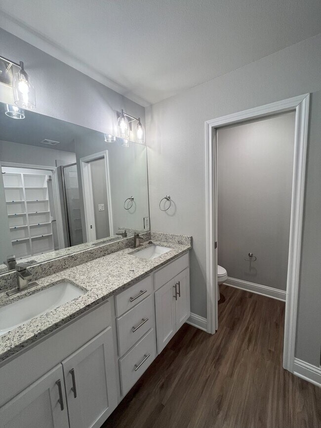 Building Photo - Country Heights #202