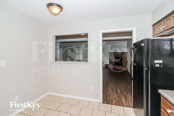 Building Photo - 5864 Ridgehill Dr