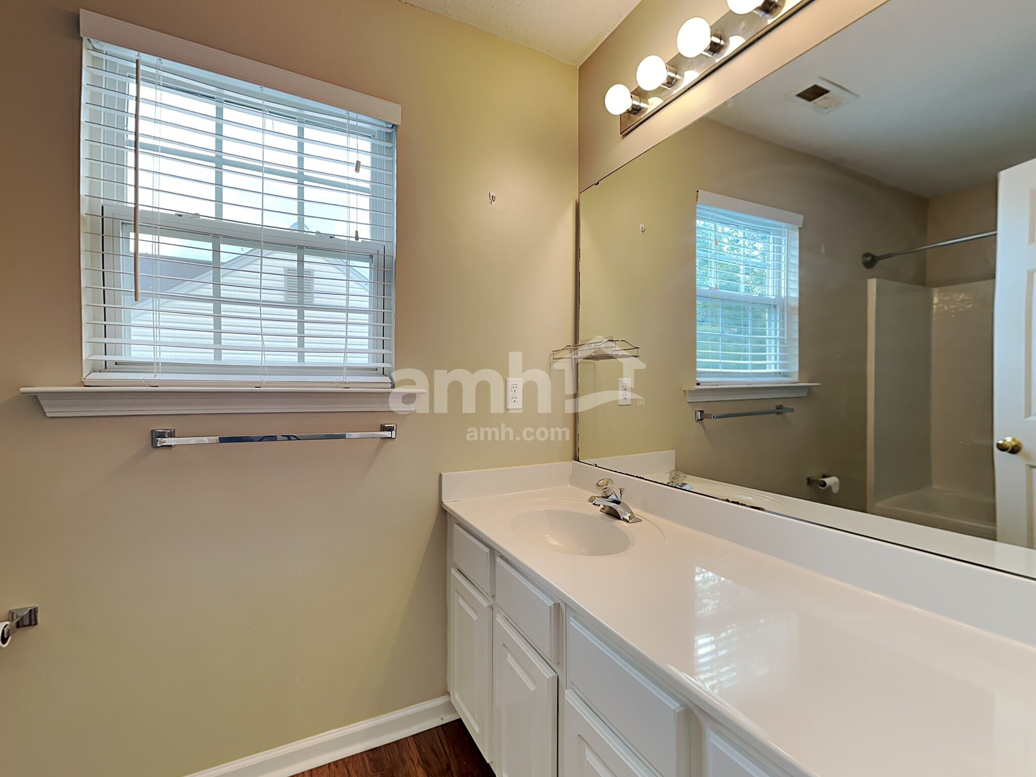 Building Photo - 18 N Orchard Farms Ave