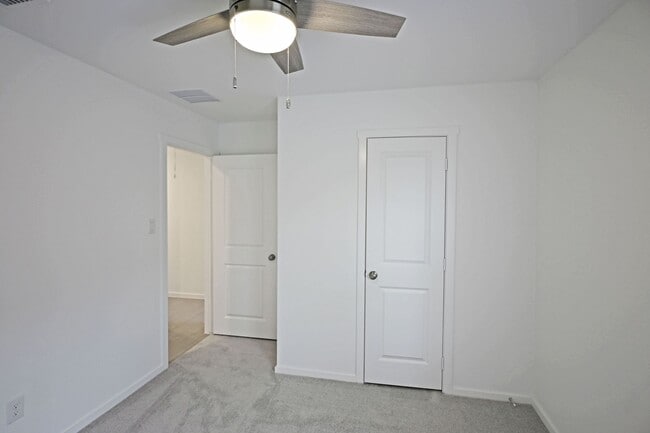 Building Photo - 463 River Run Wy