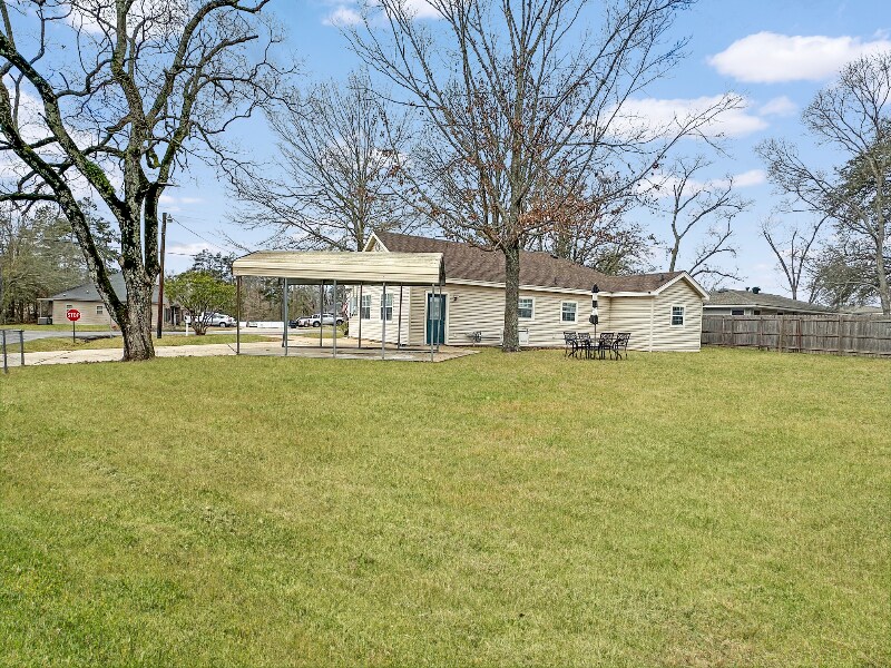 Building Photo - 402 Wallace Dean Rd