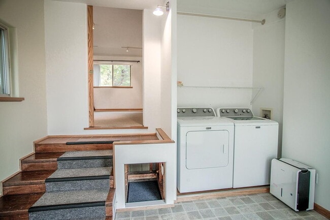 Building Photo - Single Family Home