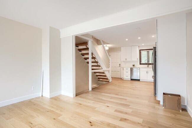 Building Photo - Beautifully Remodeled 3-Bed, 2-Bath Townhouse in Central Boulder