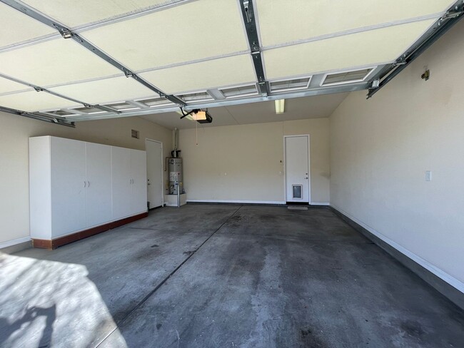 Building Photo - Apple Valley-Del Web Home, 2 Bedrooms,2 Ba...