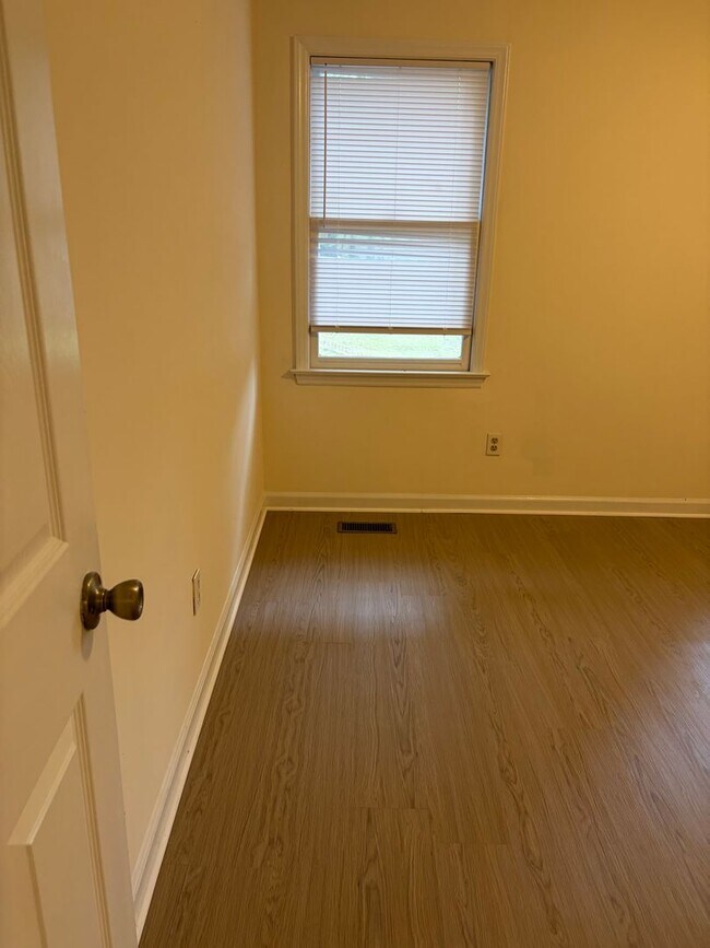 Building Photo - 4804-4806