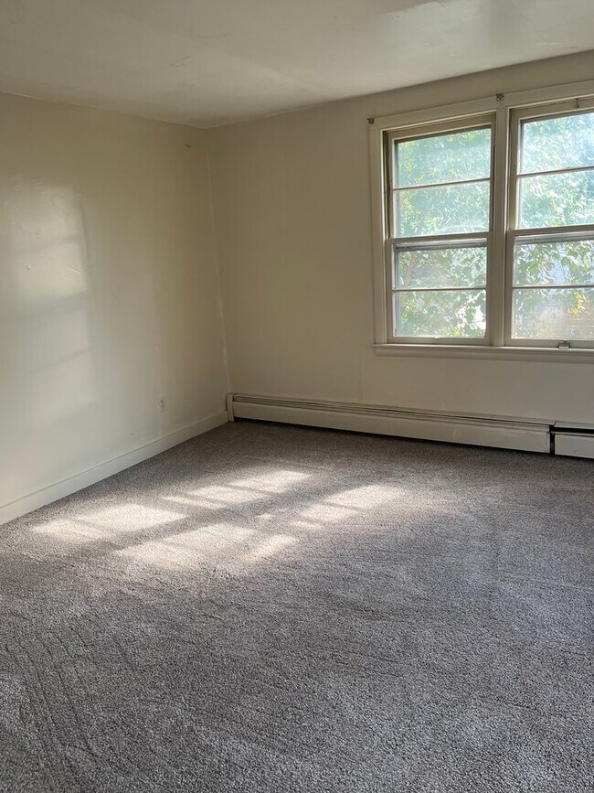 Building Photo - 127 &amp; 127 1/2 N Penn St