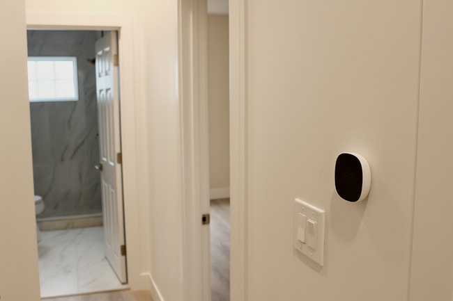 Building Photo - 264 Bowen St