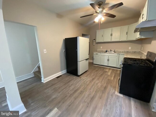 Building Photo - 220 Pearl St