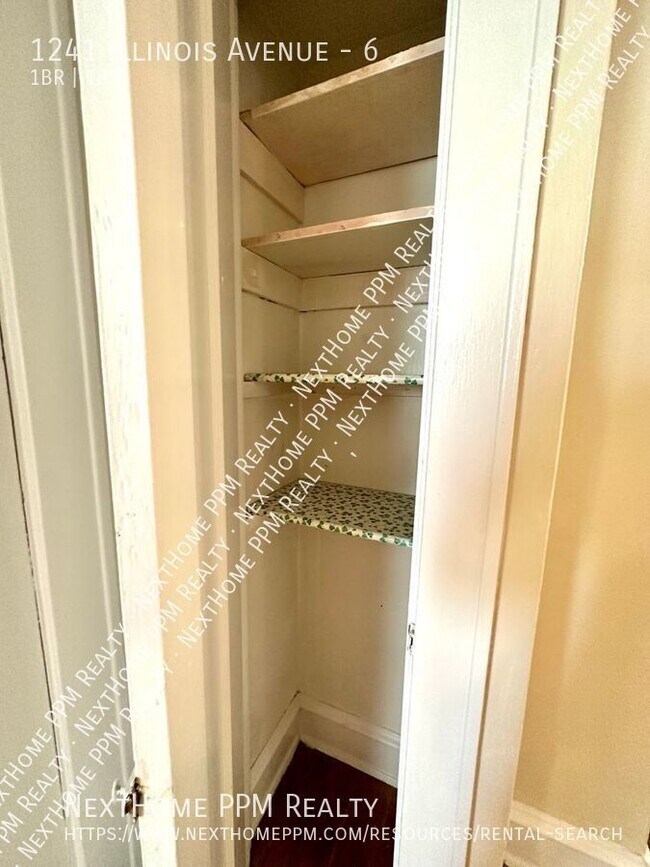 Building Photo - Dormont 1 Bedroom with heat included. Octo...