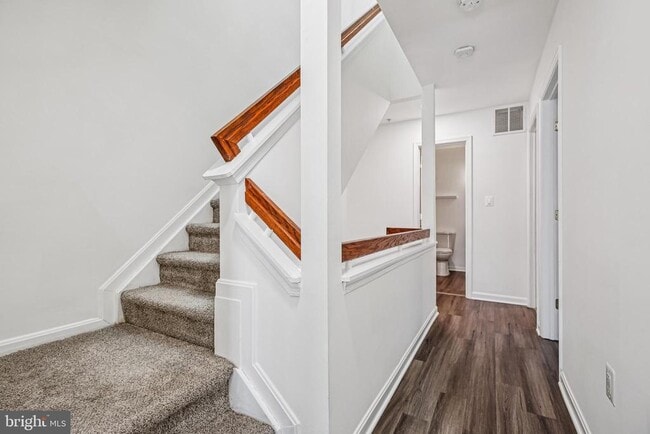 Building Photo - 8 Crusader Ct