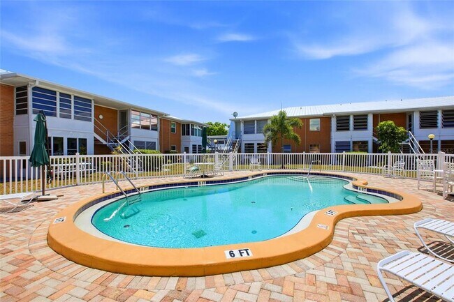 Building Photo - 22333 Edgewater Dr