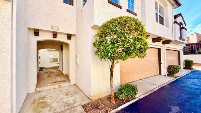 Building Photo - Bright & Lovely Two Story Townhome in the VistaMonte at San Luis Rey HOA Community of Oceanside!