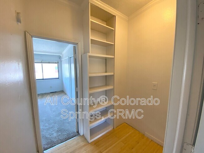 Building Photo - 218 W Rockrimmon Blvd