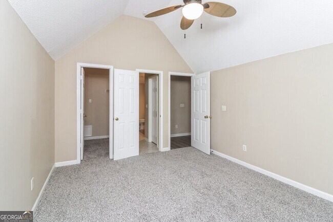 Building Photo - 3695 Longview Dr