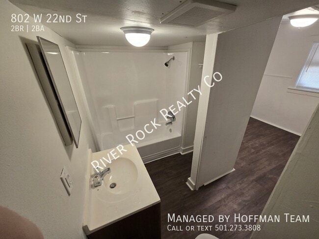 Building Photo - 802 W 22nd St