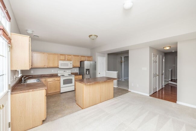 Building Photo - Well-maintained townhouse in Richmond