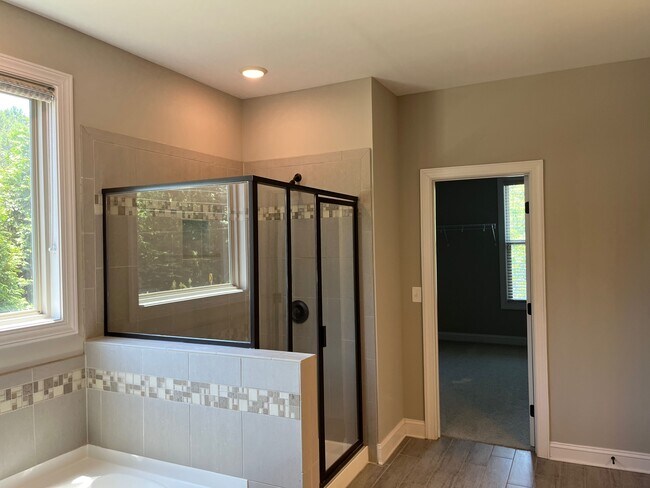 Building Photo - 300 Hidden Cove Ln