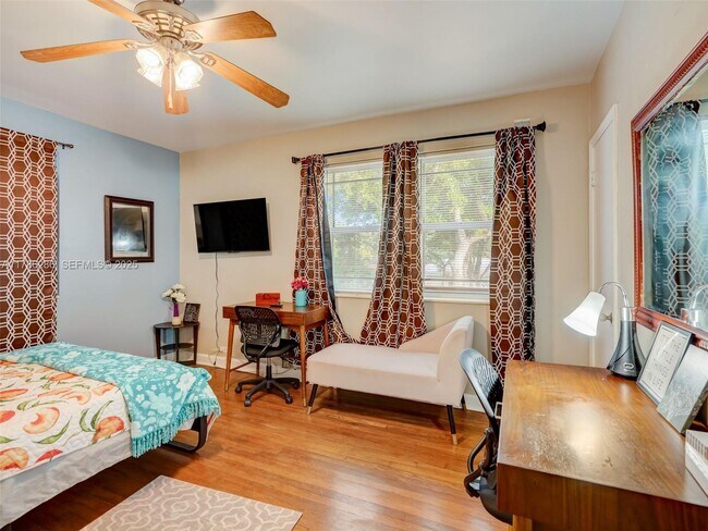 Building Photo - 400 Cadima Ave