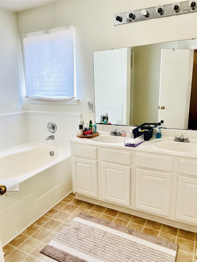 Building Photo - 5707 Highbury Ct