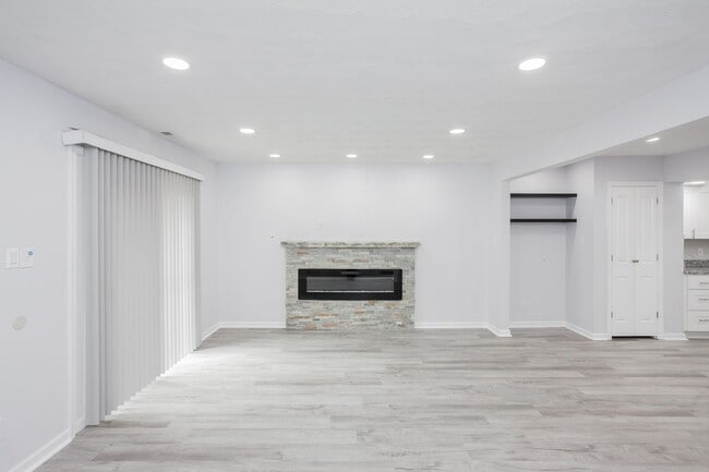 Building Photo - 5751 W Hastings Arch