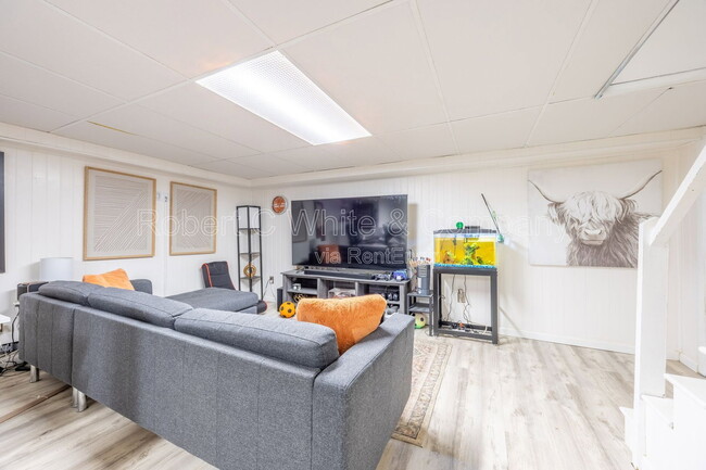 Building Photo - 4 Trotwood Dr