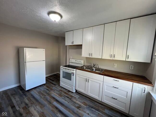 Building Photo - 3249 N Kenwood Ave