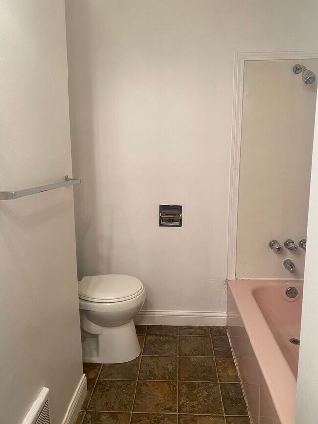 Building Photo - 6404 W Beech St