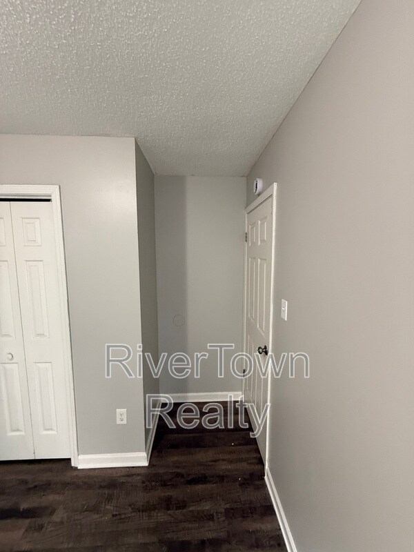 Building Photo - 4625 Crestfield Rd