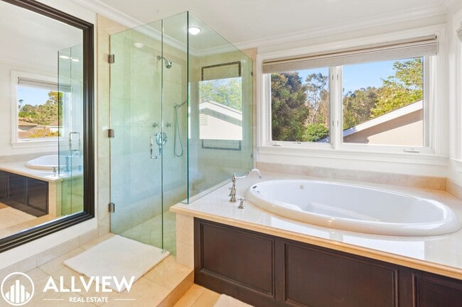Building Photo - Stunning 3 Bedroom + Bonus Room 3.5 Bath A...