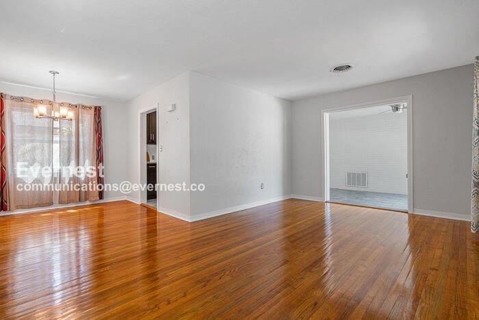 Building Photo - 5600 Tangerine Ave S