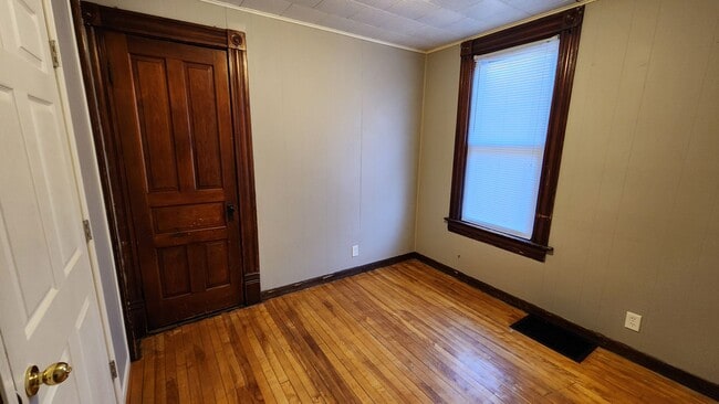 Building Photo - swingmiss