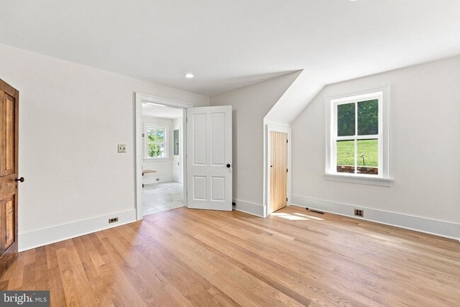 Building Photo - 5519 Hopewell Rd