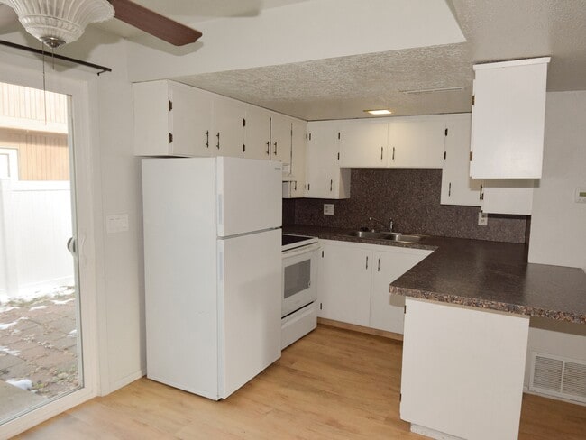 Building Photo - 1289 N 400 E