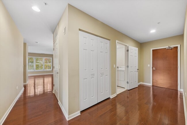 Building Photo - 255 E Liberty Dr