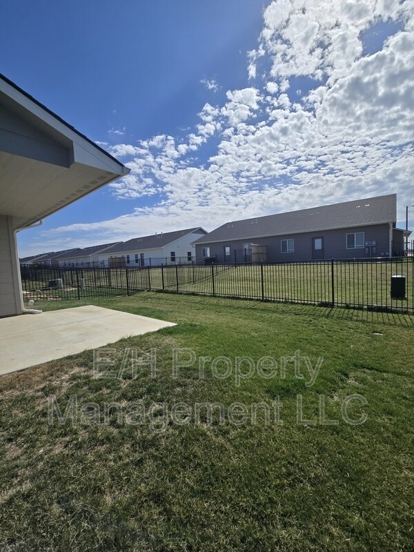 Building Photo - 12195 Fennec St