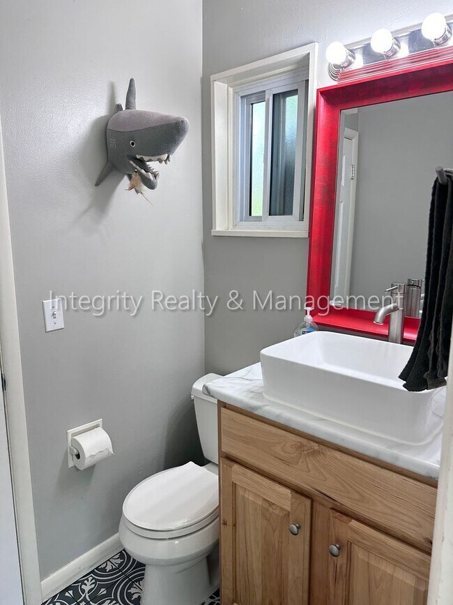 Building Photo - 3367 W Arlington Ave