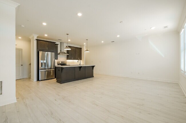 Building Photo - 514 Alice Wy