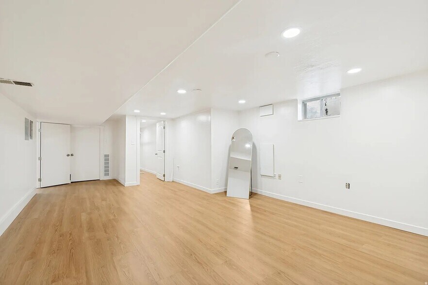 Building Photo - 8947 S 500 E