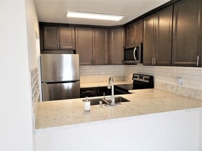 Building Photo - Recently Remodeled 2 bedroom