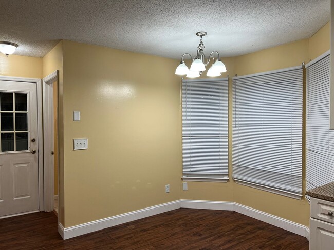 Building Photo - Lovely North Macon Home