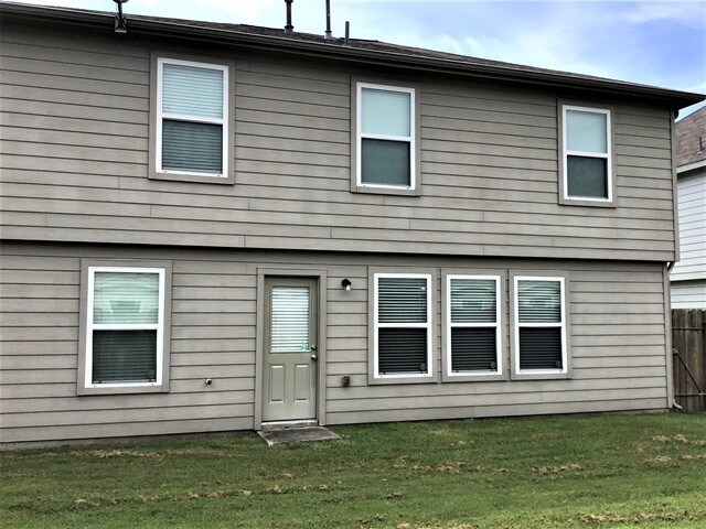 Building Photo - 16843 Blackberry Lily Ln