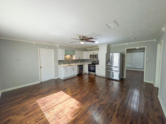 Building Photo - 460 Belvedere Dr